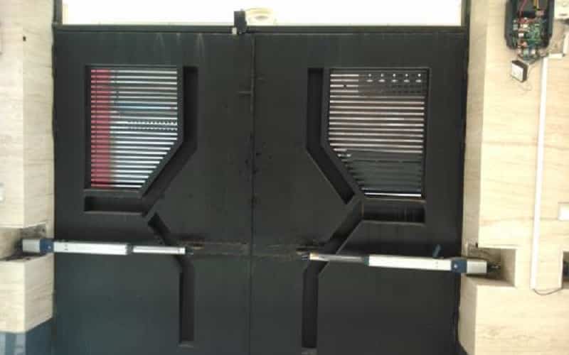 تعمیر جک درب ورودی ساختمان