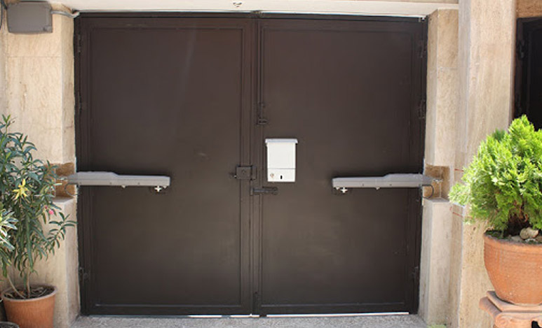 نصب جک روی درب سه لنگه