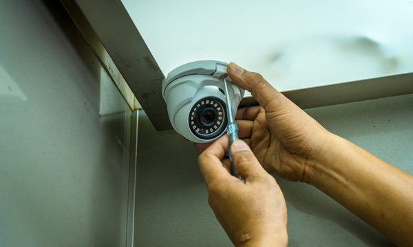 روش‌های صحیح پاکسازی لنز