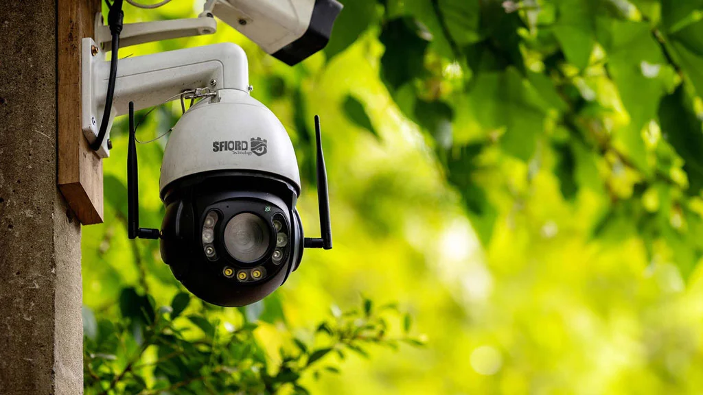 طراحی مسیرها و دسترسی‌ها در باغ برای امنیت بیشتر